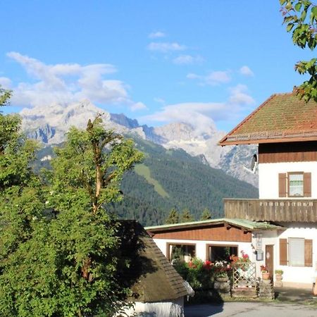 Pfeiffer Alm Am Sonnenhang Mit Blick Auf Die Zugspitze Garmisch-Partenkirchen járás Kültér fotó