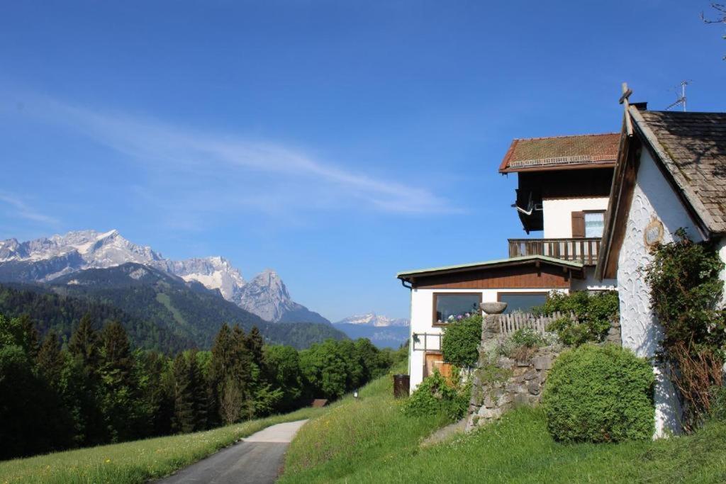 Pfeiffer Alm Am Sonnenhang Mit Blick Auf Die Zugspitze Garmisch-Partenkirchen járás Kültér fotó
