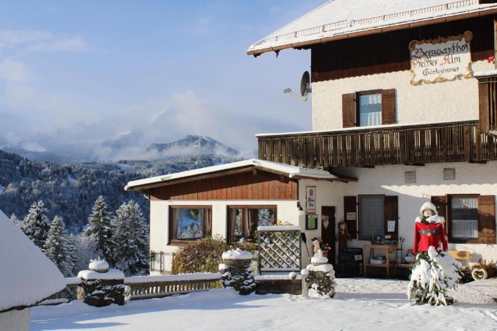 Pfeiffer Alm Am Sonnenhang Mit Blick Auf Die Zugspitze Garmisch-Partenkirchen járás Kültér fotó